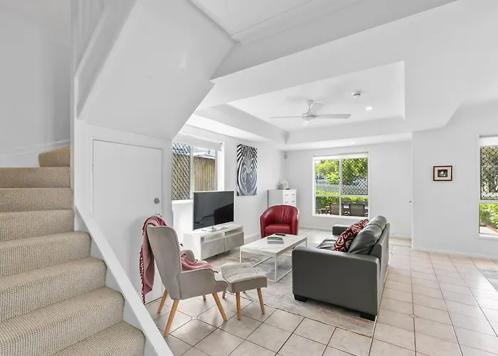 The Villa On Shire - Comfort Near Coorparoo Square